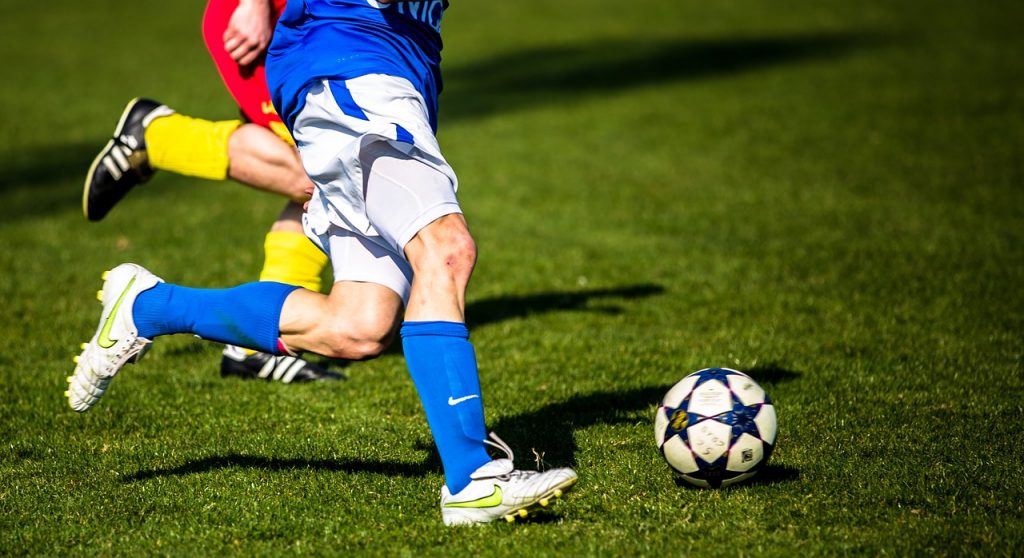 Jouer au football